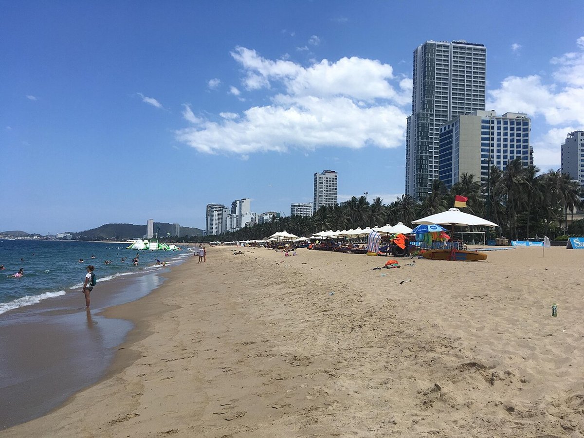 Bãi biển Nha Trang nắng đẹp – mùa du lịch lý tưởng khi bay Hà Nội Nha Trang