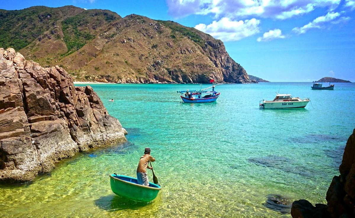 Bãi Kỳ Co nước xanh trong ở Nhơn Lý, Quy Nhơn, Bình Định