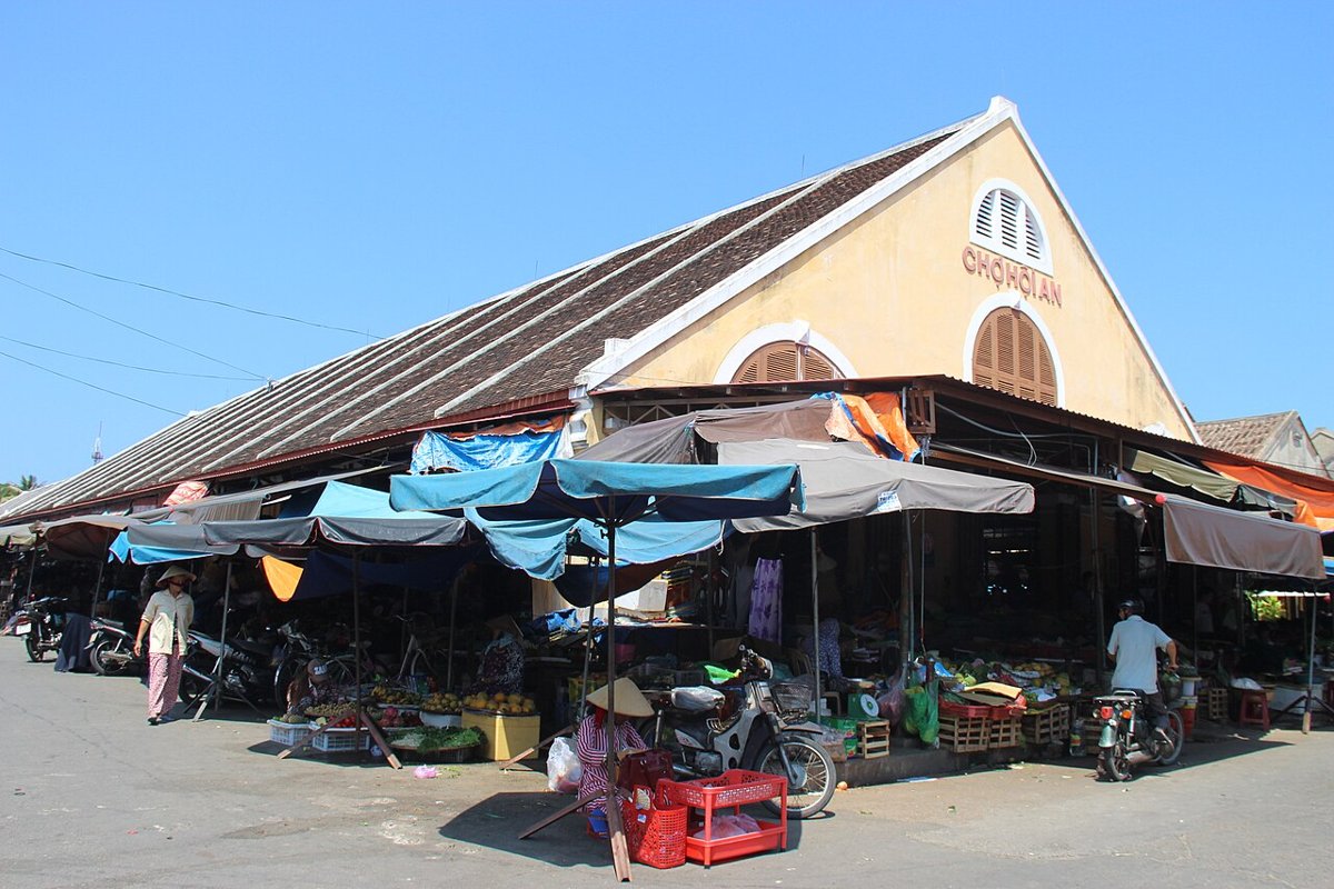 Chợ Hội An, nơi nhiều lớp học nấu ăn đưa học viên đi chọn nguyên liệu