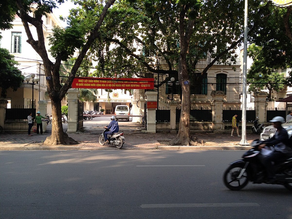 Trụ sở Cục Quản lý Xuất nhập cảnh tại 44-46 Trần Phú, Hà Nội – nơi nộp hồ sơ làm hộ chiếu trực tiếp