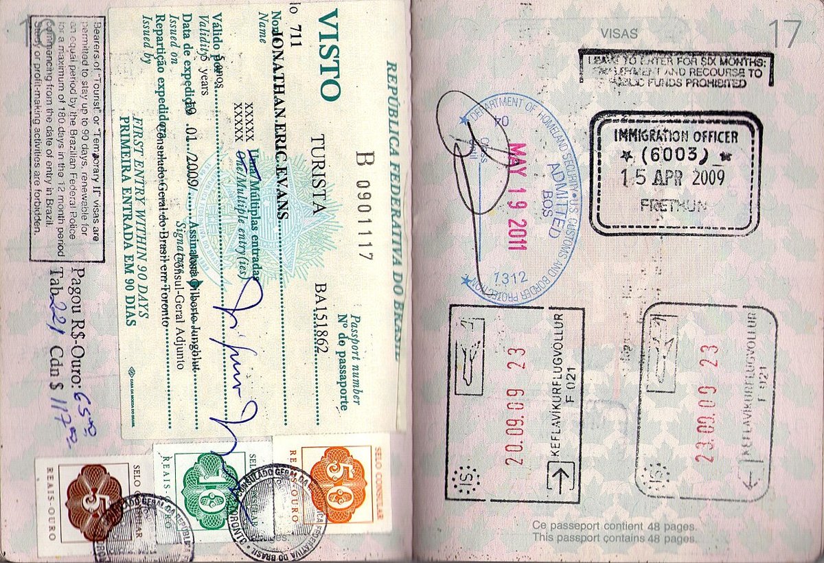Các dấu xuất nhập cảnh và visa trong hộ chiếu – cần kiểm tra thời hạn lưu trú trước khi gia hạn visa