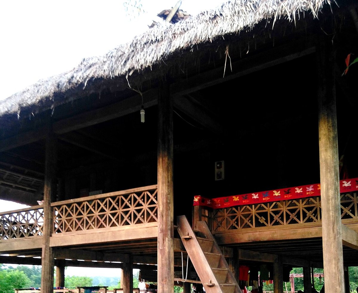 Nhà sàn truyền thống tại Làng Văn hóa – Du lịch các dân tộc Việt Nam, Sơn Tây