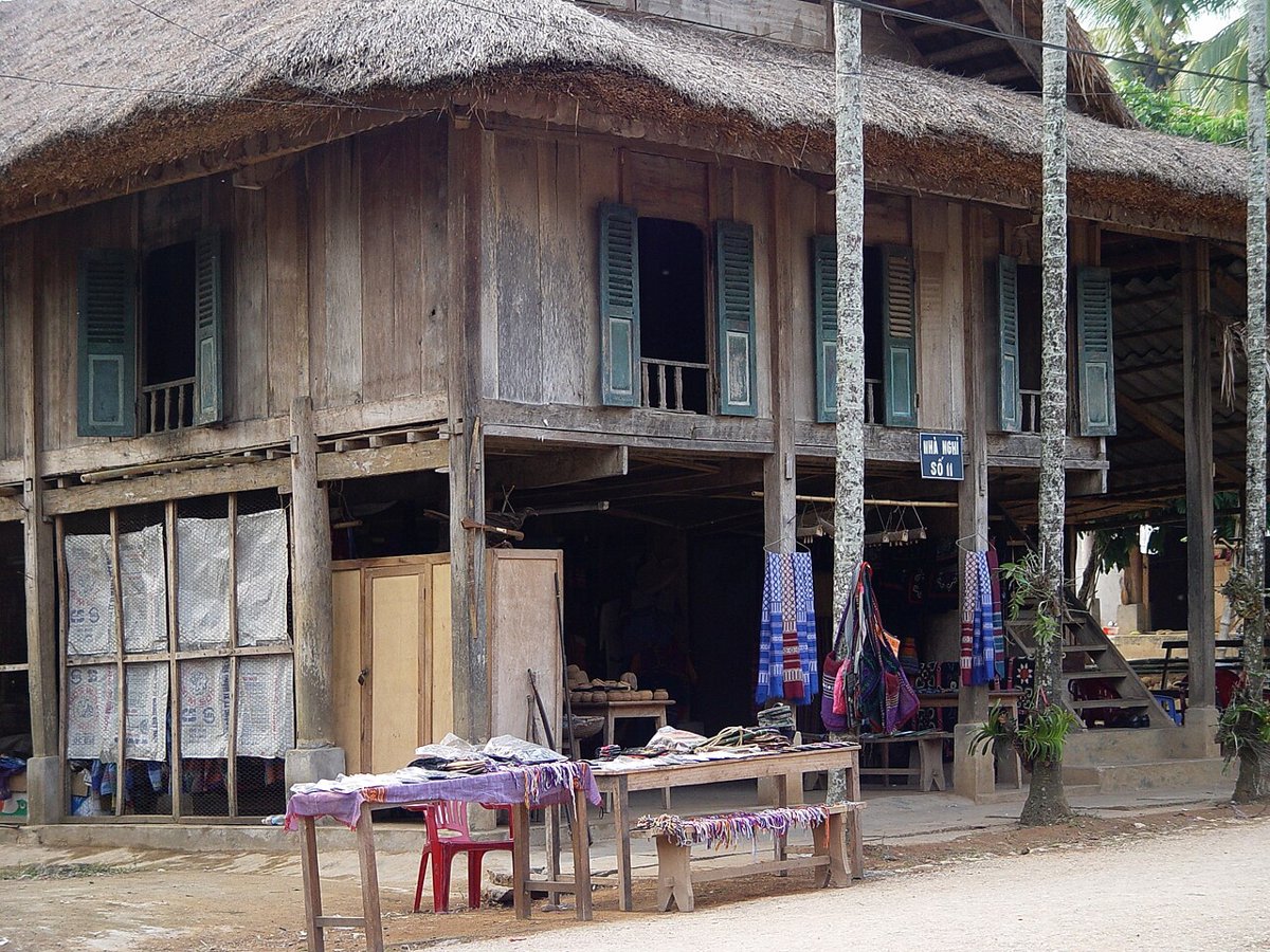 Nhà sàn gỗ truyền thống của người Thái ở Mai Châu – nơi du khách nghỉ đêm