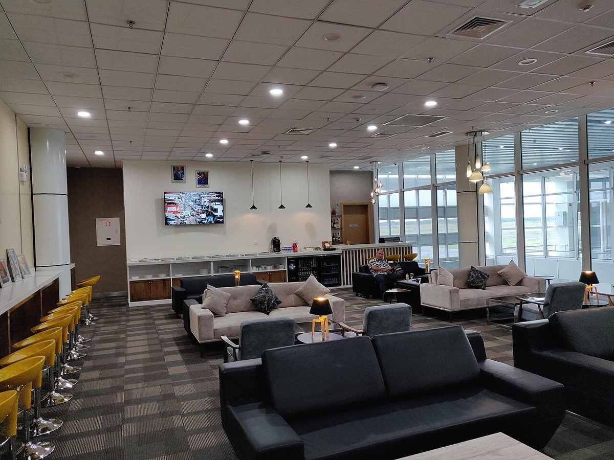 Phòng chờ hạng thương gia tại sân bay – nơi khách đi công tác thường làm việc trước chuyến bay