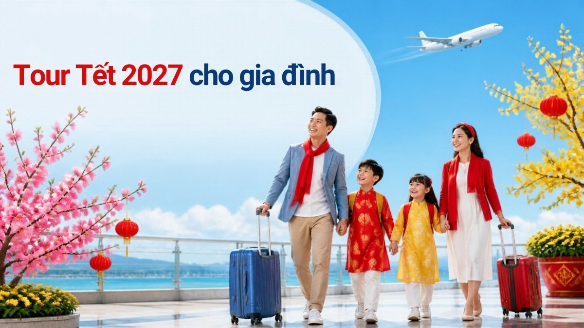 Gia đình bốn người kéo vali đi du lịch Tết bên hoa đào, hoa mai – minh họa tour Tết 2027 cho gia đình