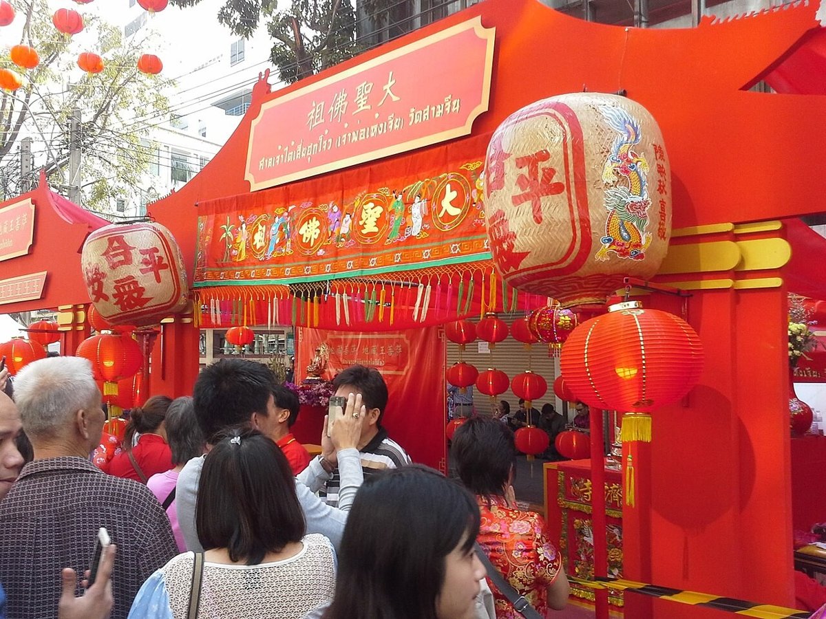 Đông đúc du khách tại lễ hội Tết âm lịch ở phố Yaowarat, Bangkok – không khí Tết khi du lịch Thái Lan